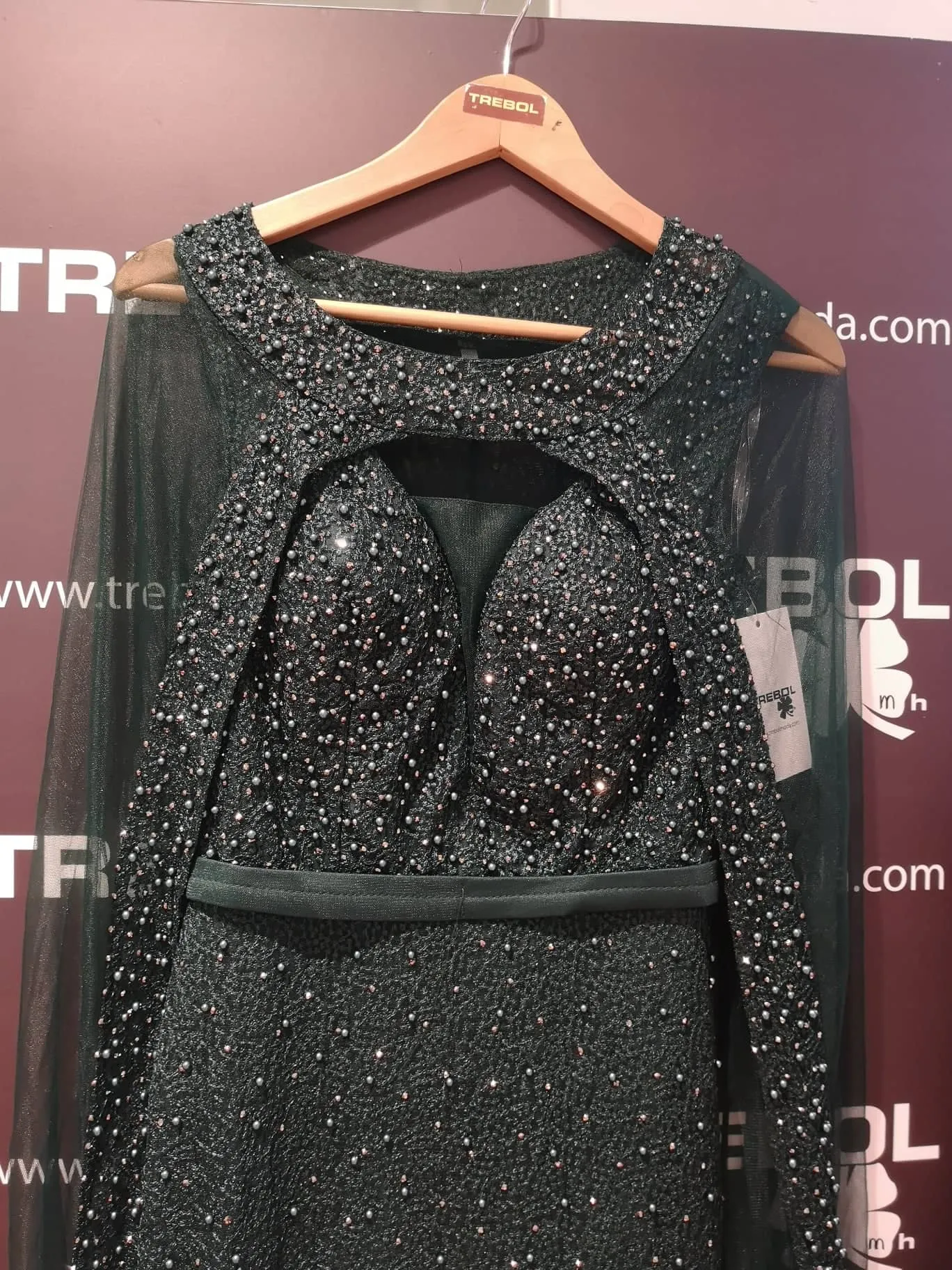 Vestido largo con capa de tul