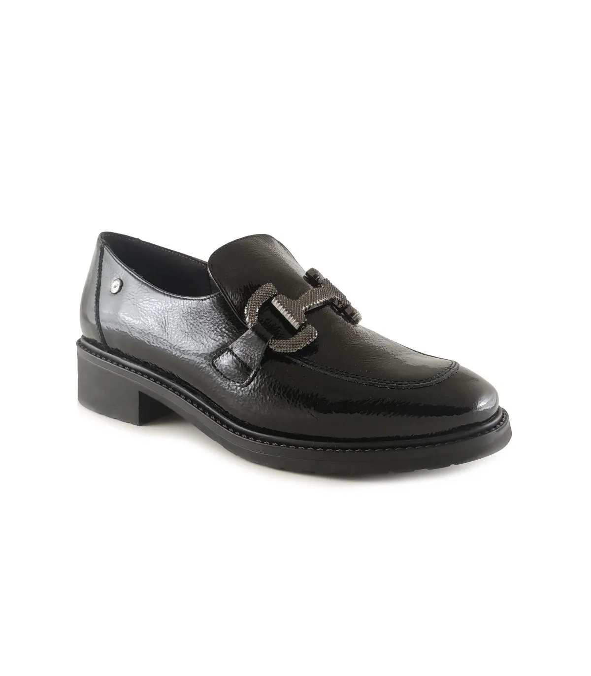 Zapato estilo mocasín con adorno en negro