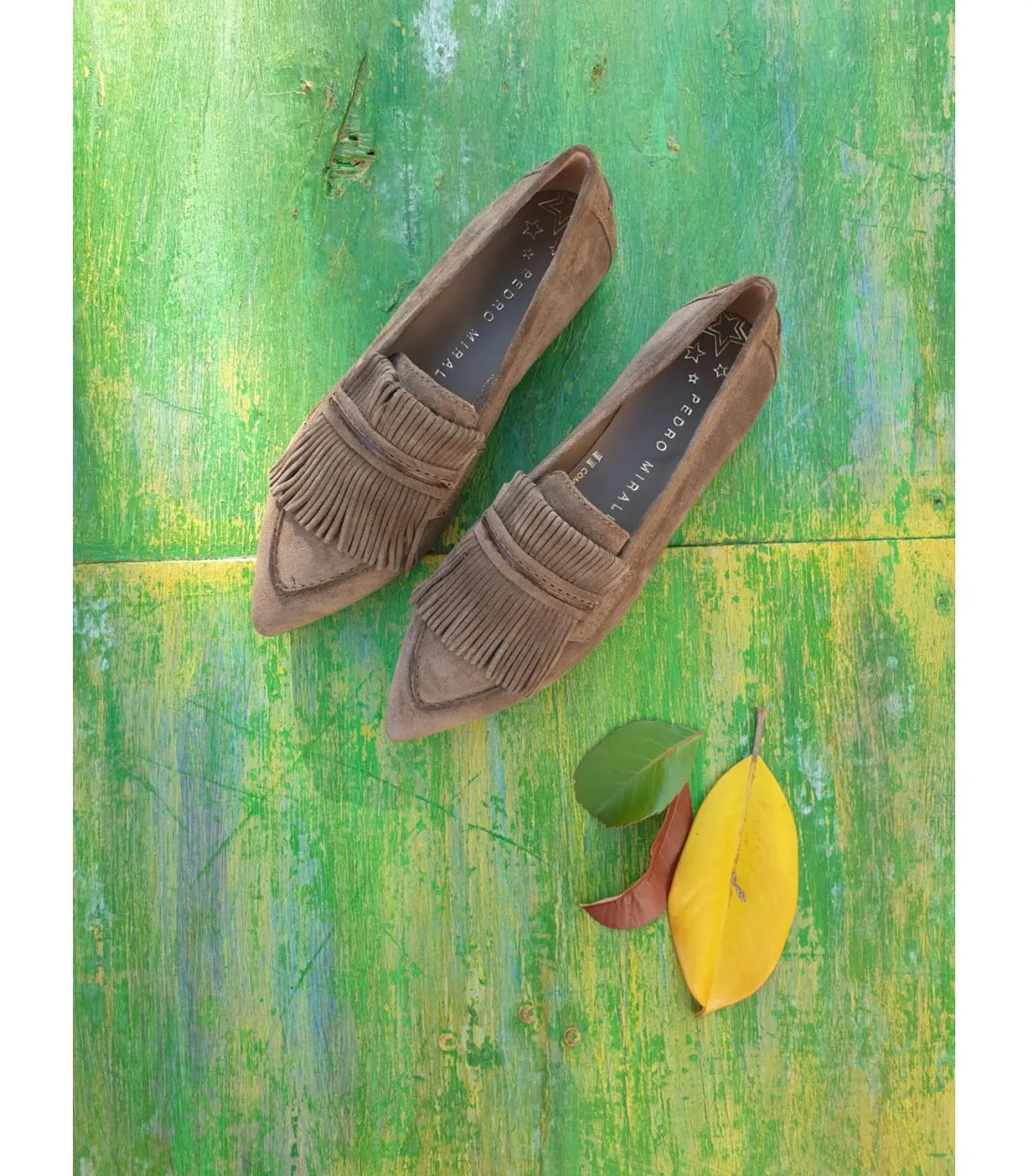 Zapatos con flecos en velour taupe